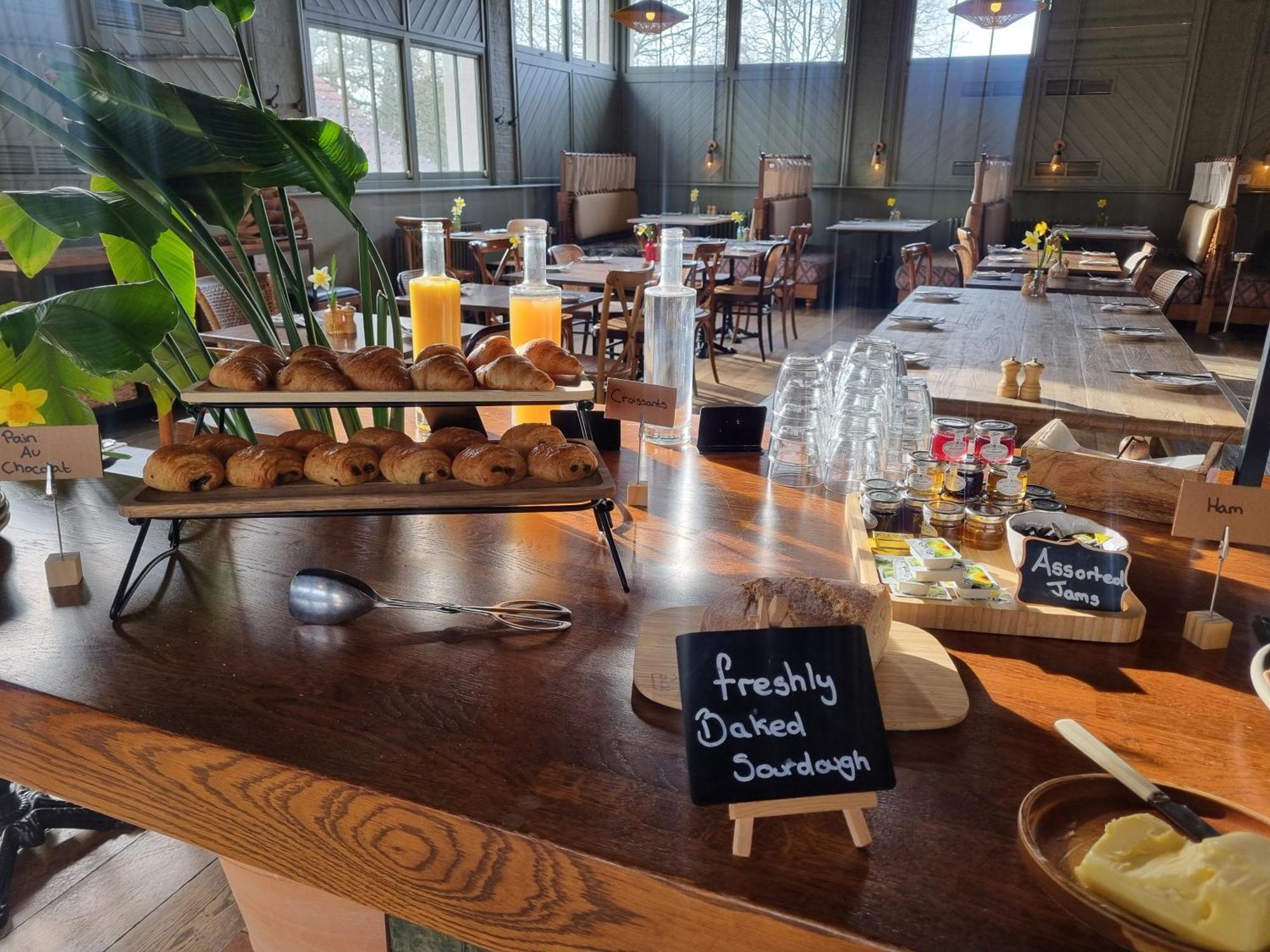The Ridings At Theobalds Park Hotell Goff's Oak Eksteriør bilde